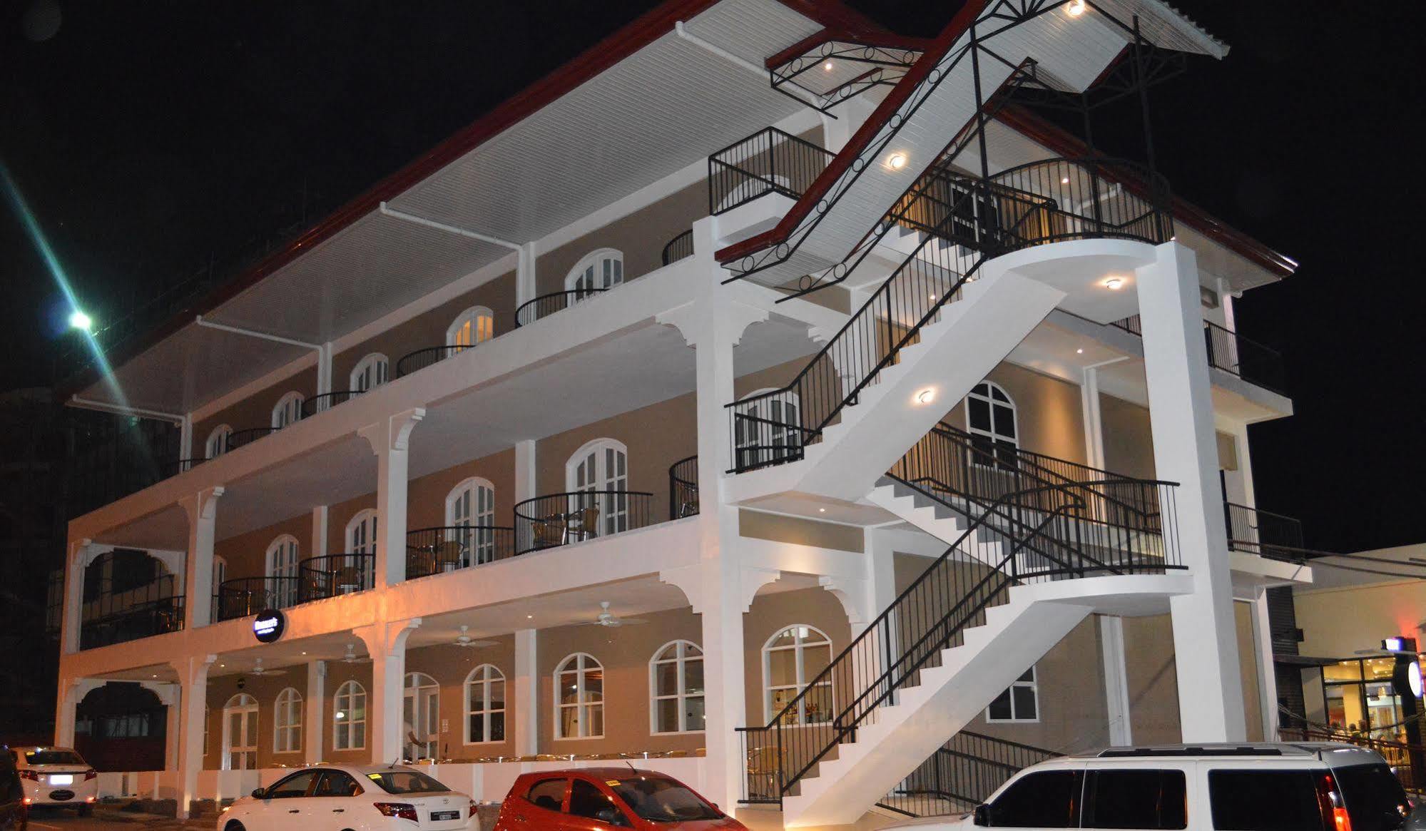 Kingsley'S Hotel And Gastro Pub Mabalacat Zewnętrze zdjęcie