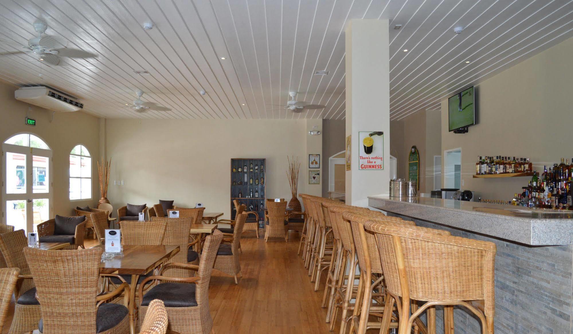 Kingsley'S Hotel And Gastro Pub Mabalacat Zewnętrze zdjęcie