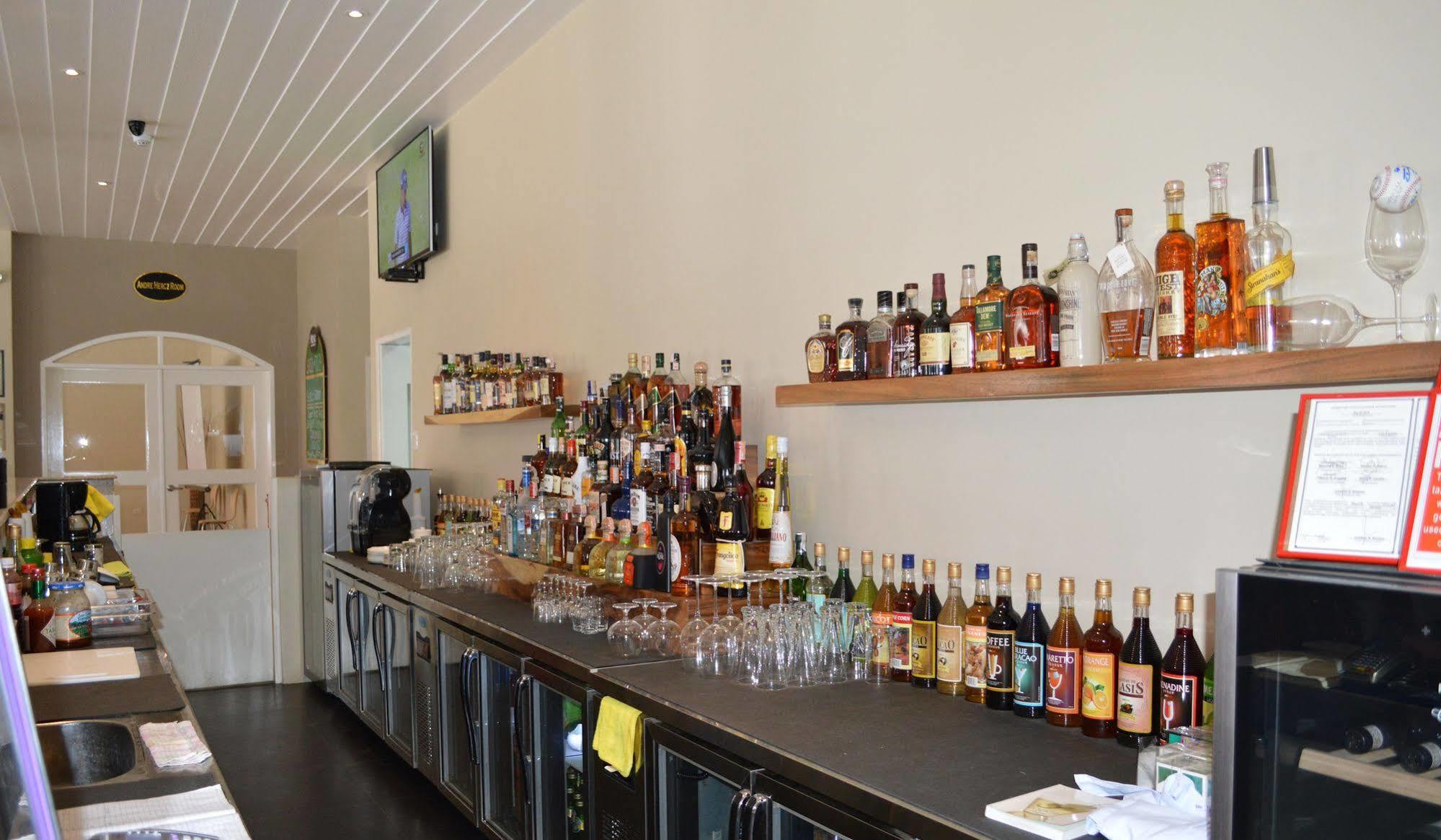 Kingsley'S Hotel And Gastro Pub Mabalacat Zewnętrze zdjęcie