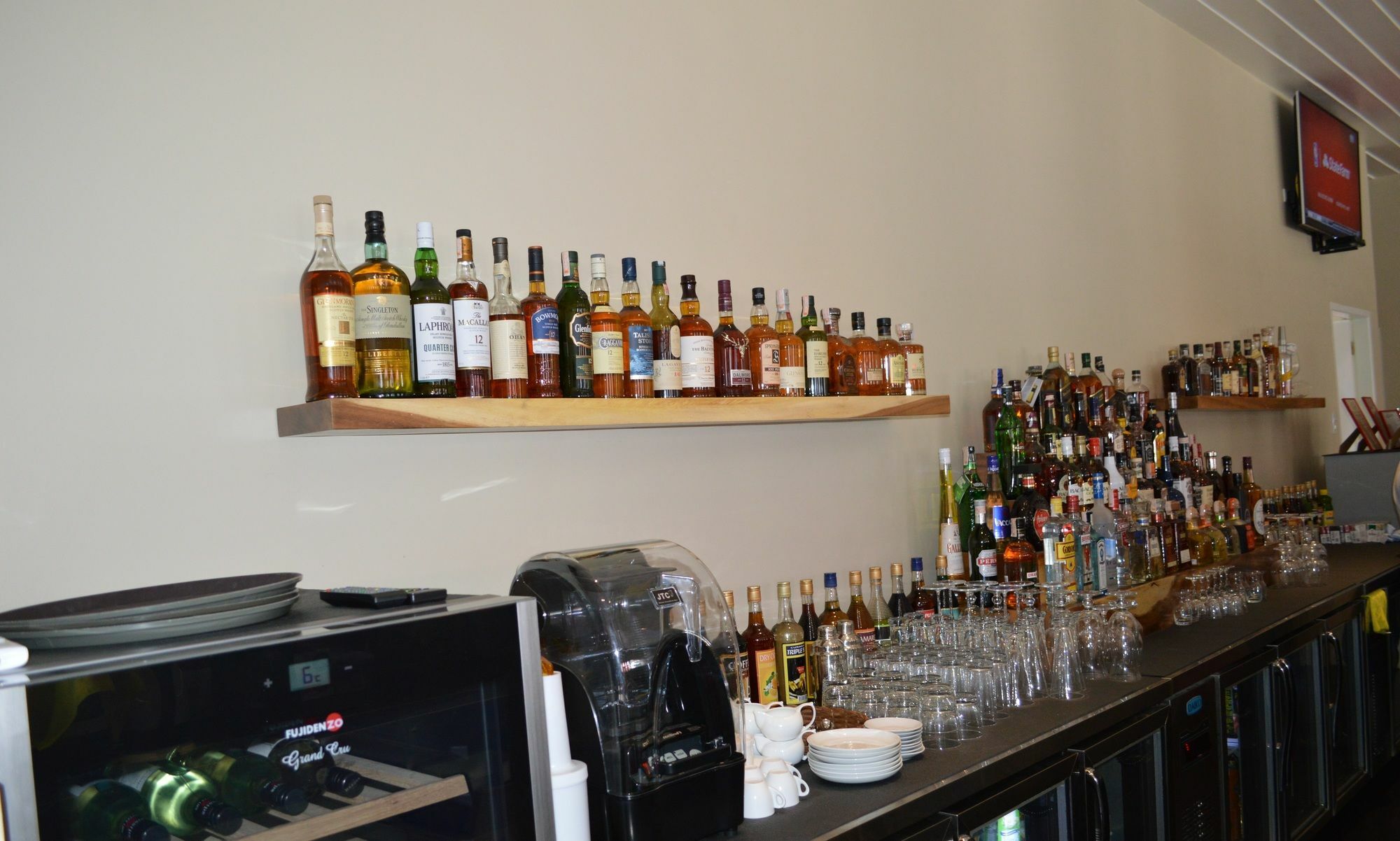 Kingsley'S Hotel And Gastro Pub Mabalacat Zewnętrze zdjęcie